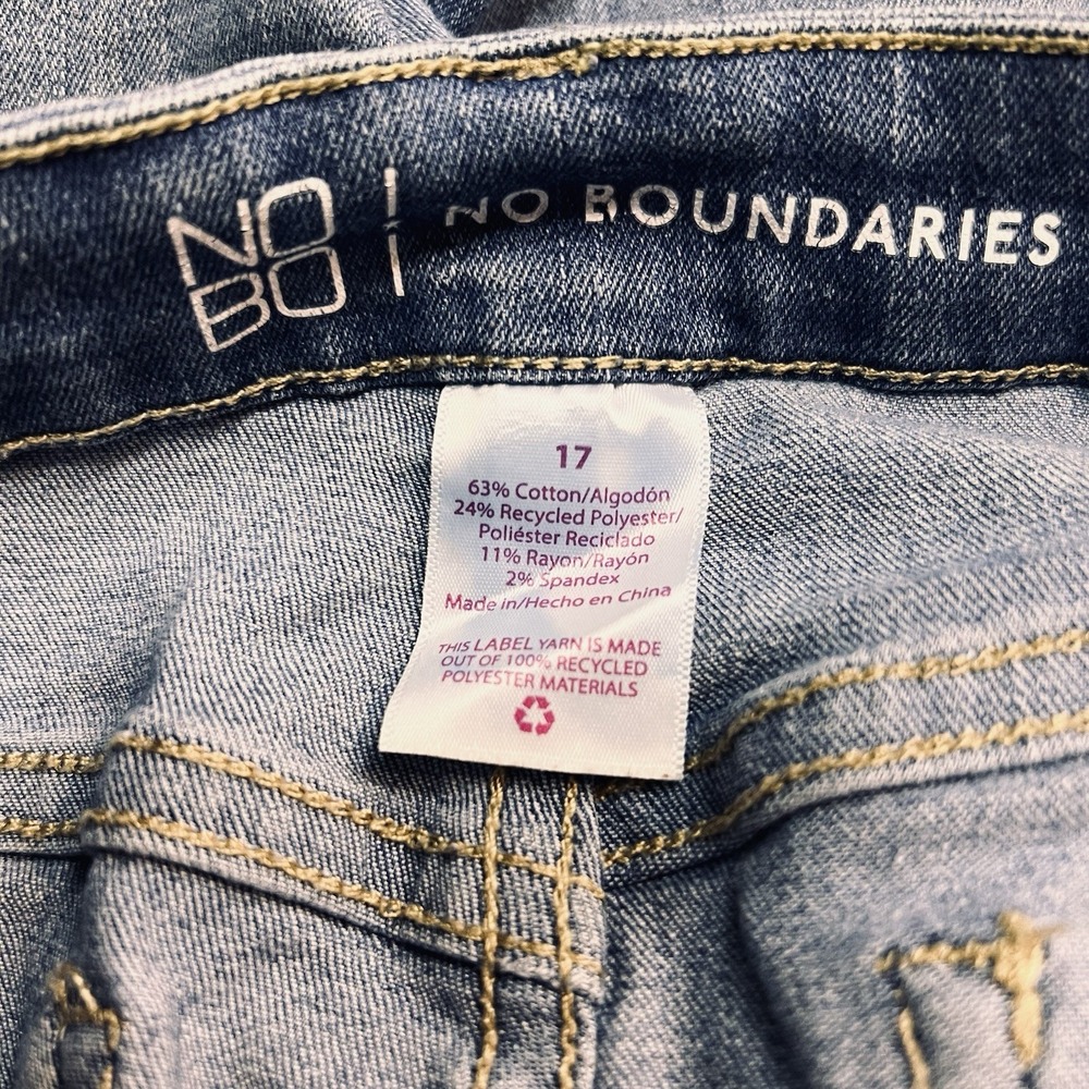 Y2K Women's No Boundaries Denim Shorts Size 17 Light Wash Rolled‎ Hem Casual - Picture 4 of 5